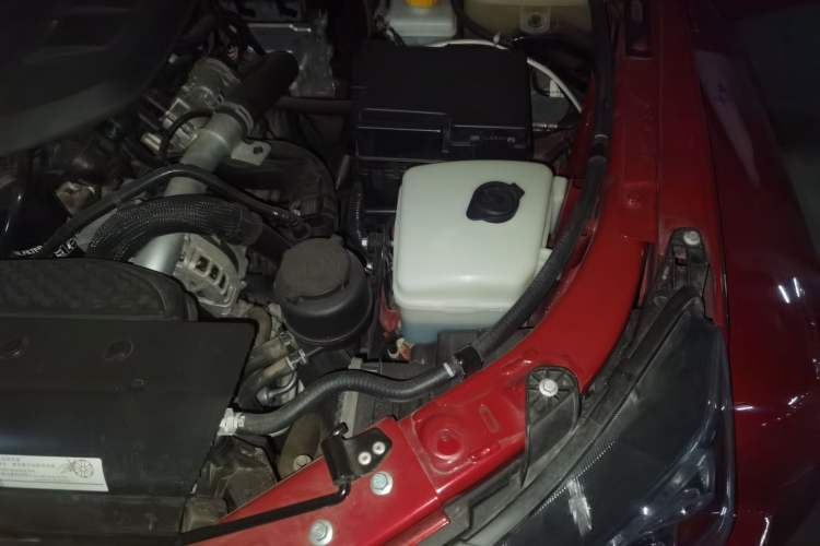 Used BAIC Off-Road BJ40 2022 2.0T Automatic Four-Wheel Drive Business Edition Engine Bay Left