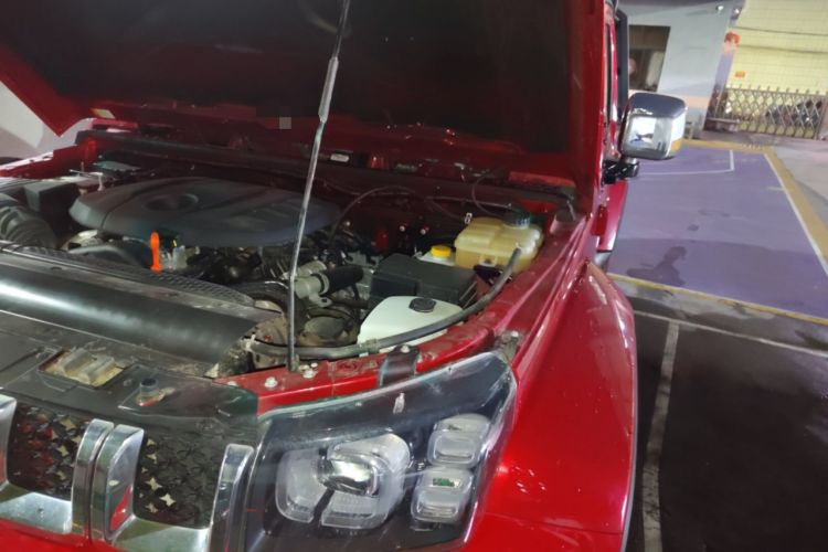 Used BAIC Off-Road BJ40 2022 2.0T Automatic Four-Wheel Drive Ring of the Tower Champion Edition Engine Bay Left