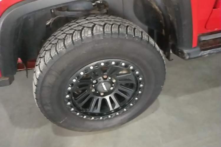 Used BAIC Off-Road BJ40 2022 2.0T Automatic Four-Wheel Drive Business Edition Left Front Wheel Hub