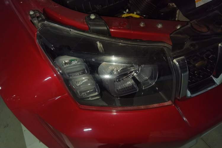 Used BAIC Off-Road BJ40 2022 2.0T Automatic Four-Wheel Drive Business Edition Right Front Headlight