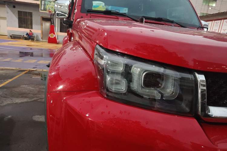 Used BAIC Off-Road BJ40 2022 2.0T Automatic Four-Wheel Drive Ring of the Tower Champion Edition Right Front Headlight