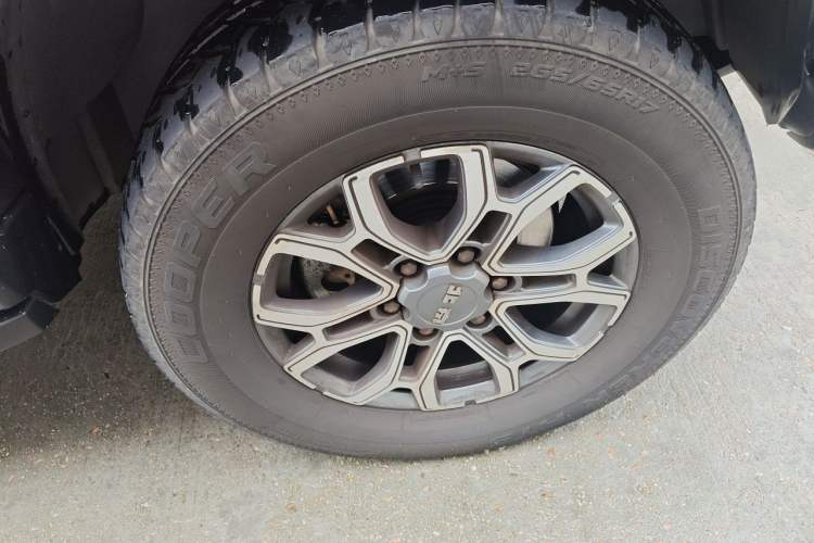 Used BAIC Off-Road BJ40 2022 2.0T Automatic Four-Wheel Drive Business Edition Right Front Wheel Hub
