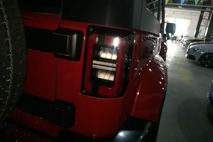 Used BAIC Off-Road BJ40 2022 2.0T Automatic Four-Wheel Drive Business Edition Right Rear Taillight