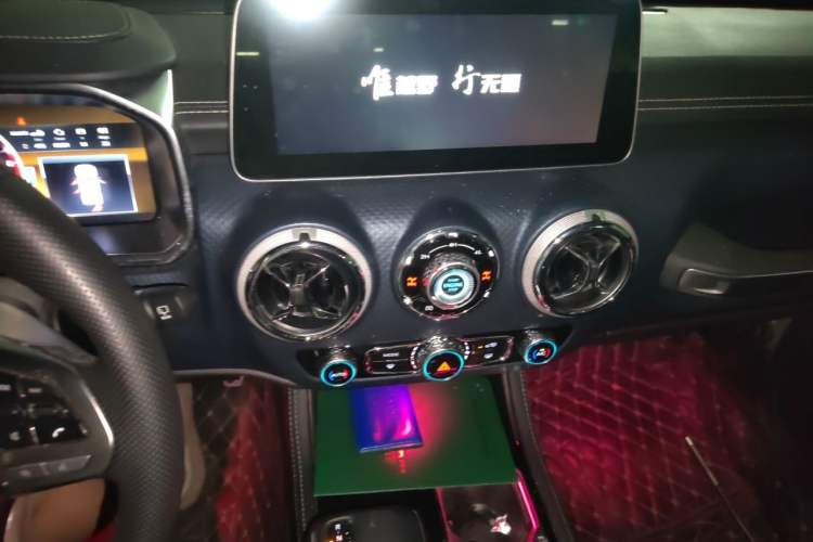 Used BAIC Off-Road BJ40 2022 2.0T Automatic Four-Wheel Drive Ring of the Tower Champion Edition Audio And AC Panel