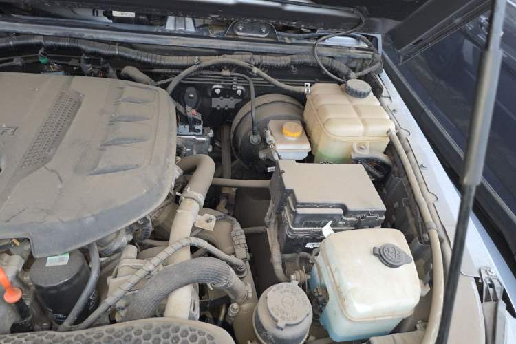 Used BAIC Off-Road BJ40 2022 2.0T Automatic Four-Wheel Drive Ring of the Tower Champion Edition Engine Bay Left