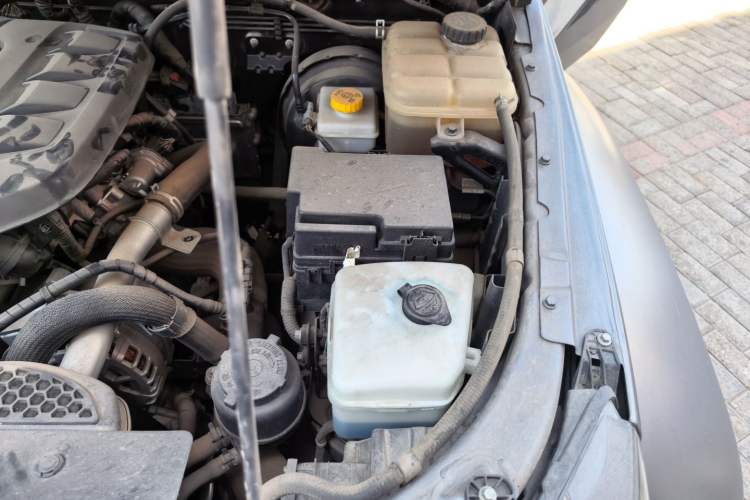 Used BAIC Off-Road BJ40 2022 2.0T Automatic Four-Wheel Drive Ring of the Tower Champion Edition Engine Bay Left