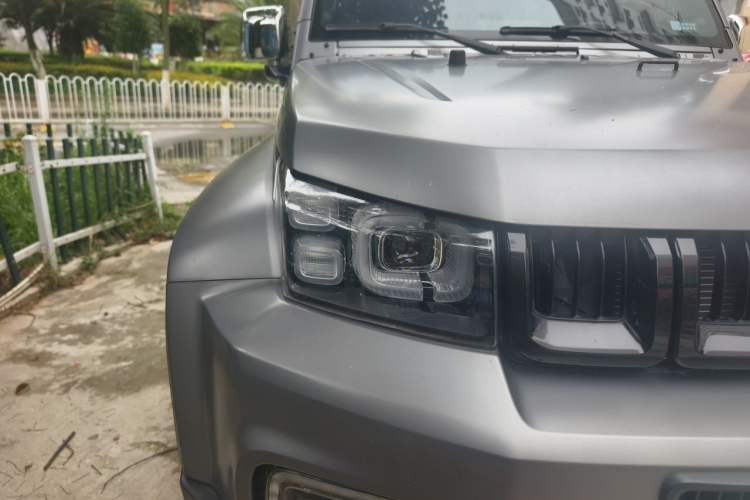 Used BAIC Off-Road BJ40 2022 2.0T Automatic Four-Wheel Drive Ring of the Tower Champion Edition Right Front Headlight