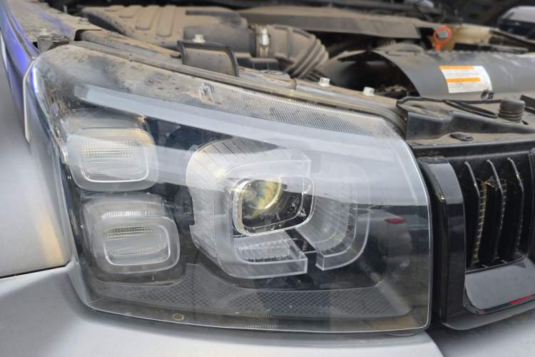 Used BAIC Off-Road BJ40 2022 2.0T Automatic Four-Wheel Drive Ring of the Tower Champion Edition Right Front Headlight