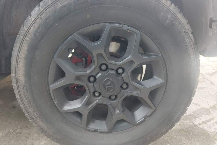 Used BAIC Off-Road BJ40 2022 2.0T Automatic Four-Wheel Drive Ring of the Tower Champion Edition Right Front Wheel Hub