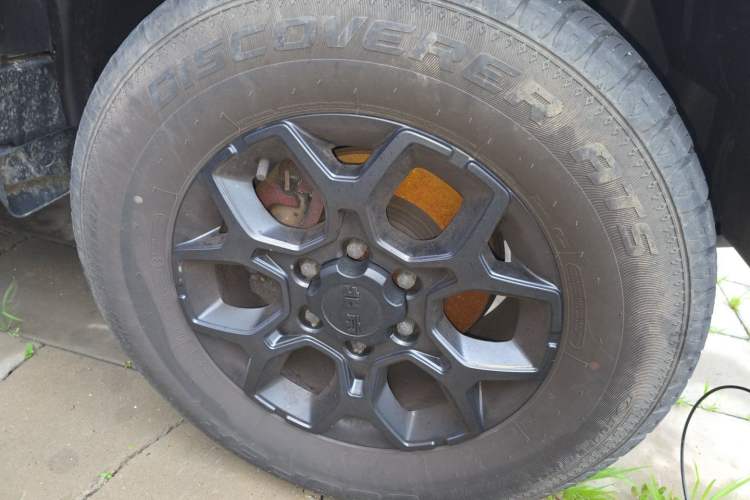 Used BAIC Off-Road BJ40 2022 2.0T Automatic Four-Wheel Drive Ring of the Tower Champion Edition Right Front Wheel Hub