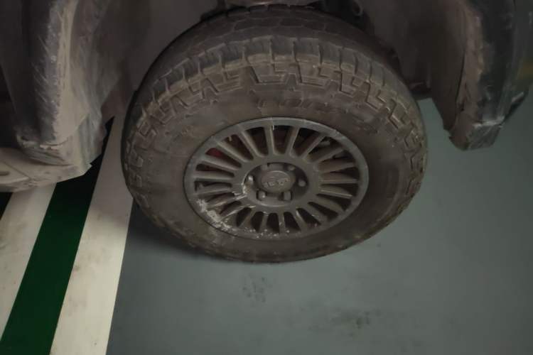 Used BAIC Off-Road BJ40 2022 2.0T Automatic Four-Wheel Drive Ring of the Tower Champion Edition Right Front Wheel Hub