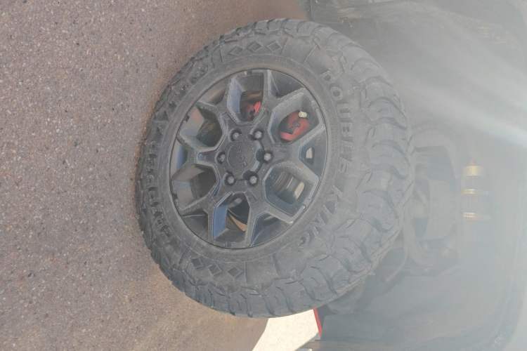 Used BAIC Off-Road BJ40 2022 2.0T Automatic Four-Wheel Drive Ring of the Tower Champion Edition Right Front Wheel Hub
