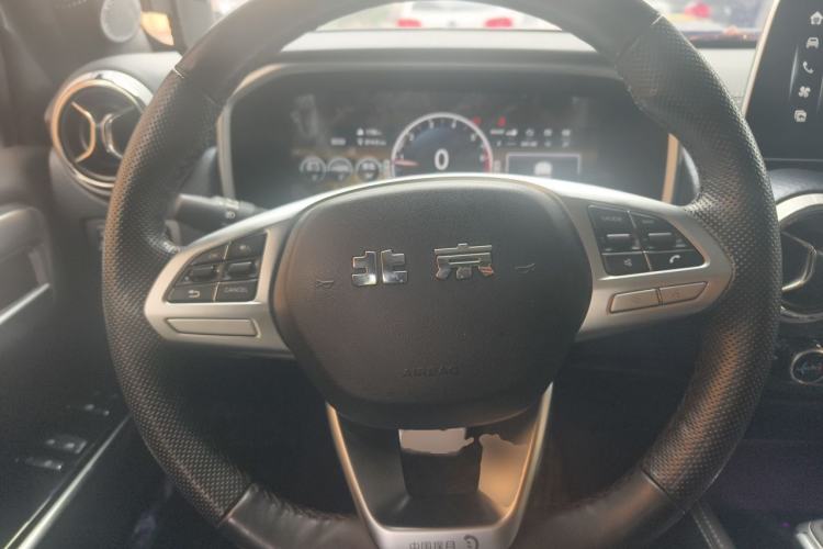 Used BAIC Off-Road BJ40 2022 2.0T Automatic Four-Wheel Drive Ring of the Tower Champion Edition Steering Wheel