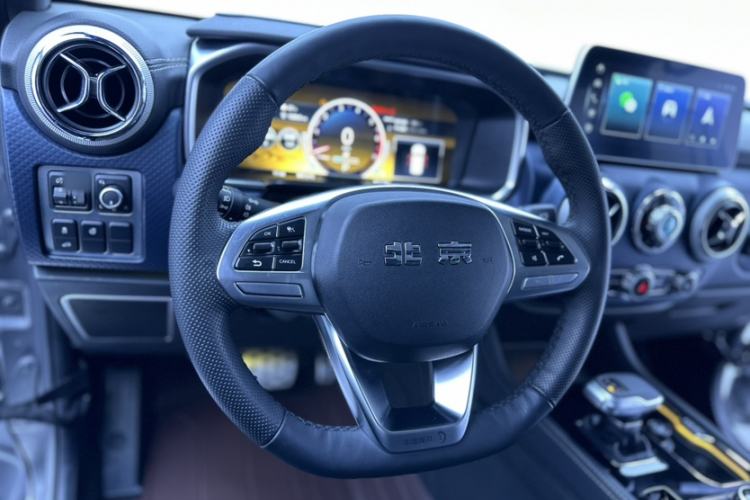 Used BAIC Off-Road BJ40 2022 2.0T Automatic Four-Wheel Drive Ring of the Tower Champion Edition Steering Wheel