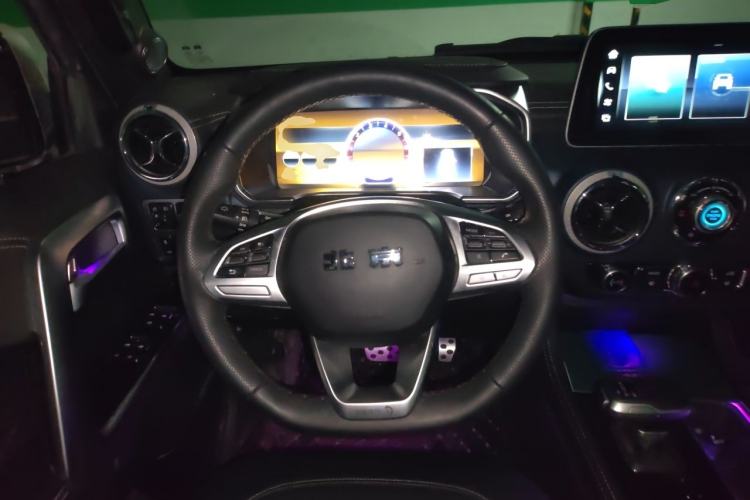 Used BAIC Off-Road BJ40 2022 2.0T Automatic Four-Wheel Drive Ring of the Tower Champion Edition Steering Wheel