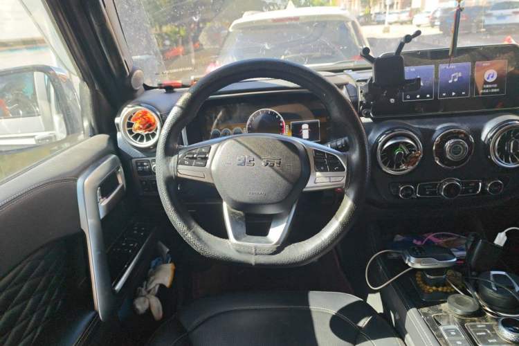 Used BAIC Off-Road BJ40 2022 2.0T Automatic Four-Wheel Drive Ring of the Tower Champion Edition Steering Wheel