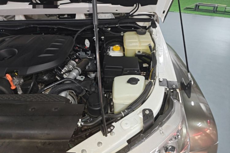 Used BAIC Off-Road BJ40 2022 2.0T Automatic Four-Wheel Drive Business Edition Engine Bay Left
