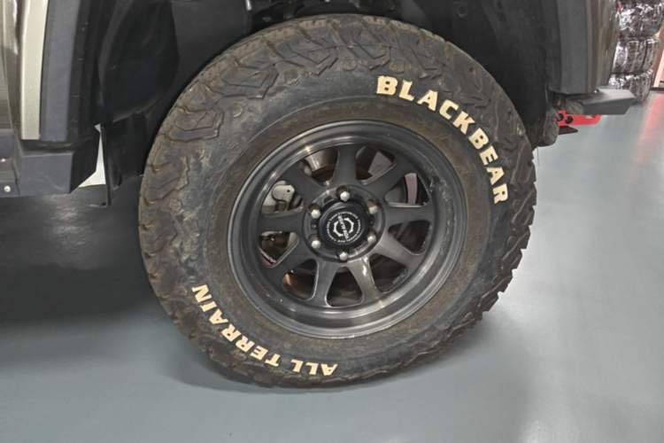 Used BAIC Off-Road BJ40 2022 2.0T Automatic Four-Wheel Drive Business Edition Right Front Wheel Hub