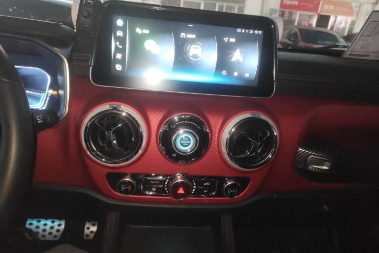 Used BAIC Off-Road BJ40 2023 2.0D Automatic Four-Wheel Drive Blade Hero Edition Adventurer Type Audio And AC Panel