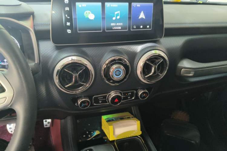 Used BAIC Off-Road BJ40 2023 2.0D Automatic Four-Wheel Drive Blade Hero Edition Adventurer Type Audio And AC Panel