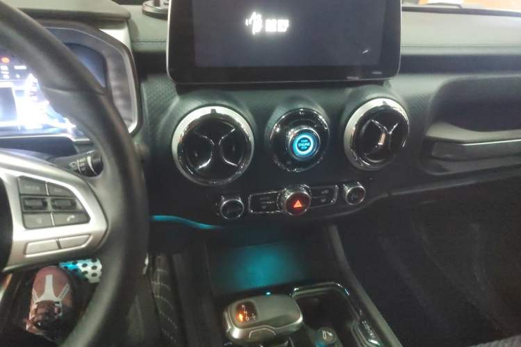 Used BAIC Off-Road BJ40 2023 2.0T Automatic Four-Wheel Drive Urban Hunter Edition Chivalrous Type Audio And AC Panel