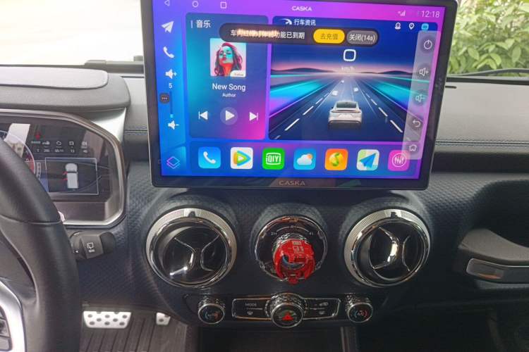 Used BAIC Off-Road BJ40 2023 2.0T Automatic Four-Wheel Drive Urban Hunter Edition Chivalrous Type Audio And AC Panel