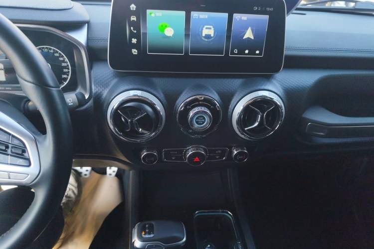 Used BAIC Off-Road BJ40 2023 2.0T Automatic Four-Wheel Drive Urban Hunter Edition Chivalrous Type Audio And AC Panel