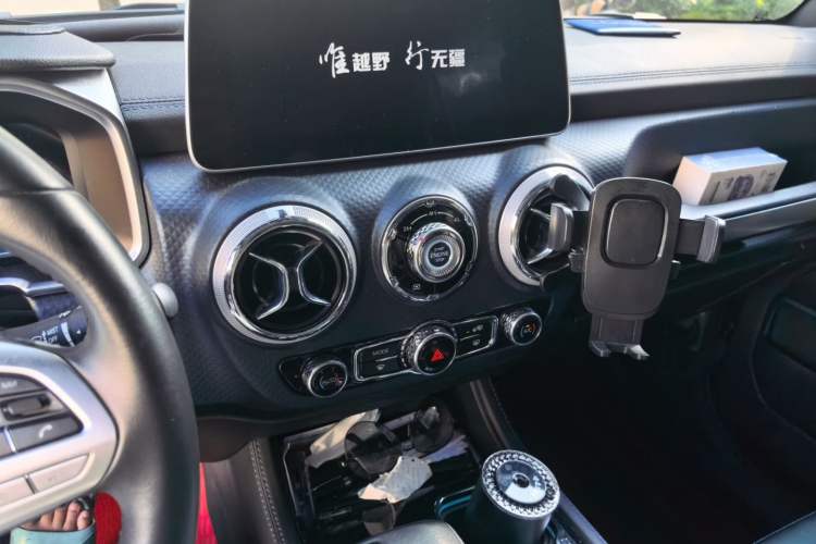 Used BAIC Off-Road BJ40 2023 2.0T Automatic Four-Wheel Drive Urban Hunter Edition Chivalrous Type Audio And AC Panel