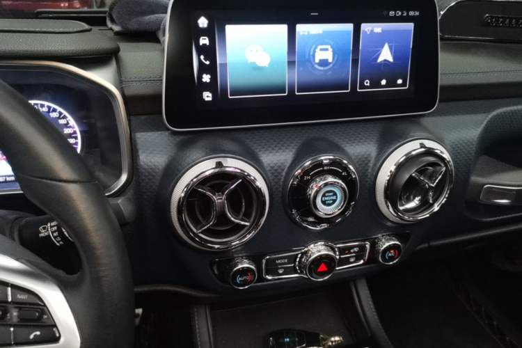 Used BAIC Off-Road BJ40 2023 2.0T Automatic Four-Wheel Drive Urban Hunter Edition Chivalrous Type Audio And AC Panel