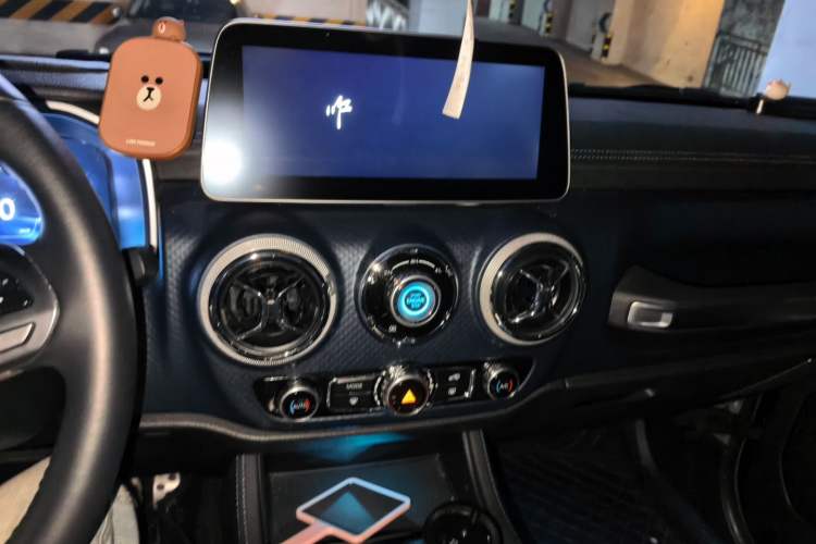 Used BAIC Off-Road BJ40 2023 2.0D Automatic Four-Wheel Drive Blade Hero Edition Adventurer Type Audio And AC Panel