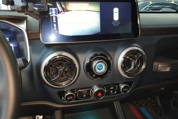Used BAIC Off-Road BJ40 2023 2.0D Automatic Four-Wheel Drive Blade Hero Edition Adventurer Type Audio And AC Panel