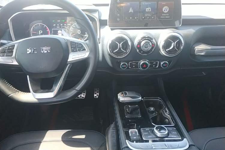 Used BAIC Off-Road BJ40 2023 2.0D Automatic Four-Wheel Drive Blade Hero Edition Adventurer Type (with Front and Rear Electronic Locks) Audio And AC Panel