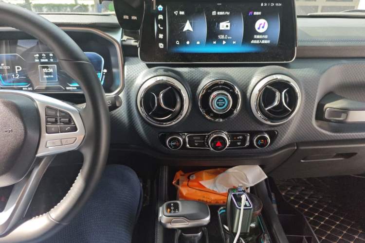 Used BAIC Off-Road BJ40 2023 2.0T Automatic Four-Wheel Drive Urban Hunter Edition Chivalrous Type Audio And AC Panel