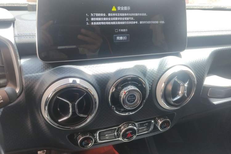 Used BAIC Off-Road BJ40 2023 2.0T Automatic Four-Wheel Drive Urban Hunter Edition Chivalrous Type Audio And AC Panel