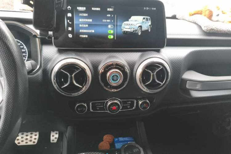 Used BAIC Off-Road BJ40 2023 2.0T Automatic Four-Wheel Drive Urban Hunter Edition Chivalrous Type Audio And AC Panel
