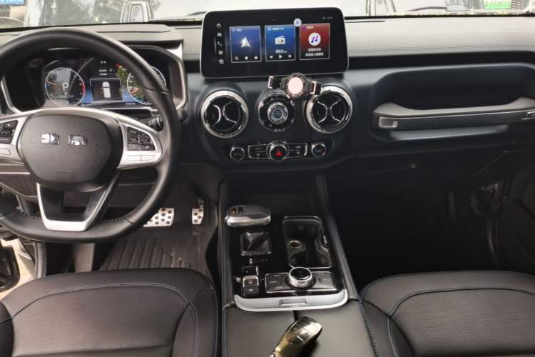Used BAIC Off-Road BJ40 2023 2.0T Automatic Four-Wheel Drive Urban Hunter Edition Chivalrous Type Audio And AC Panel