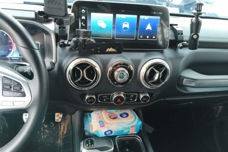 Used BAIC Off-Road BJ40 2023 2.0D Automatic Four-Wheel Drive Blade Hero Edition Adventurer Type Audio And AC Panel