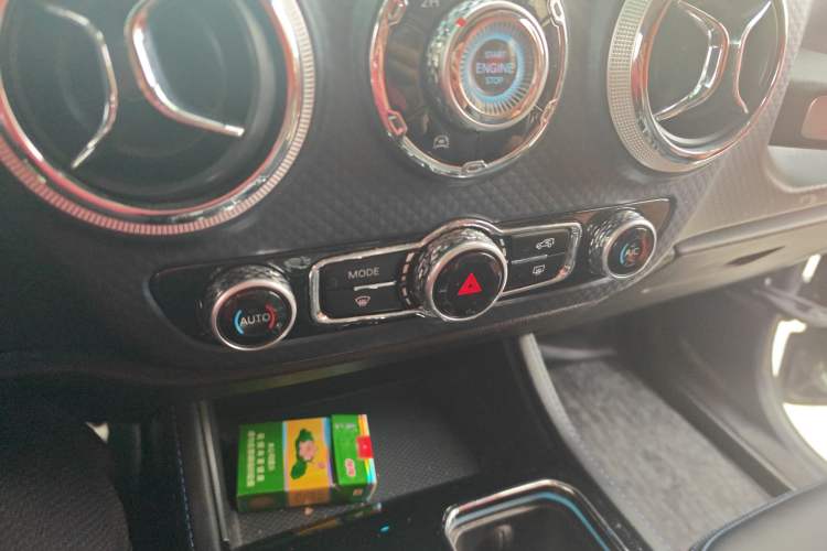 Used BAIC Off-Road BJ40 2023 2.0T Automatic Four-Wheel Drive Urban Hunter Edition Chivalrous Type Audio And AC Panel
