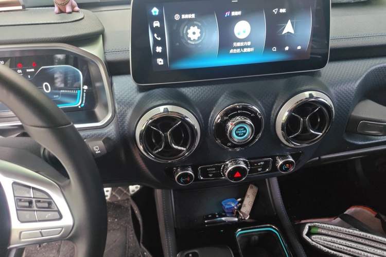 Used BAIC Off-Road BJ40 2023 2.0T Automatic Four-Wheel Drive Urban Hunter Edition Chivalrous Type Audio And AC Panel