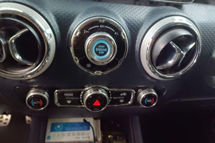 Used BAIC Off-Road BJ40 2023 2.0T Automatic Four-Wheel Drive Urban Hunter Edition Chivalrous Type Audio And AC Panel