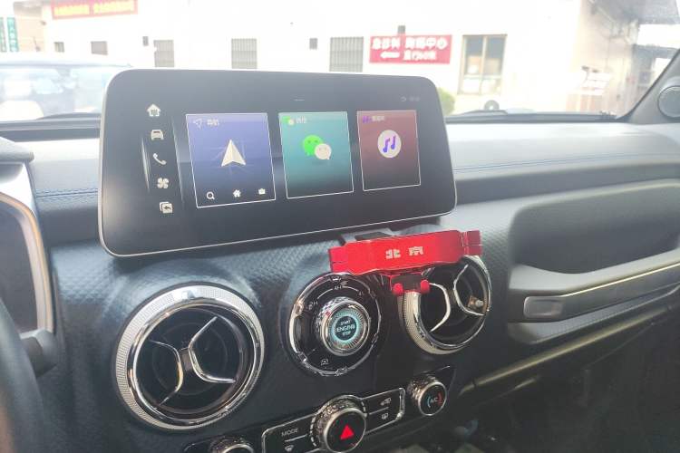 Used BAIC Off-Road BJ40 2023 2.0T Automatic Four-Wheel Drive Urban Hunter Edition Chivalrous Type Audio And AC Panel