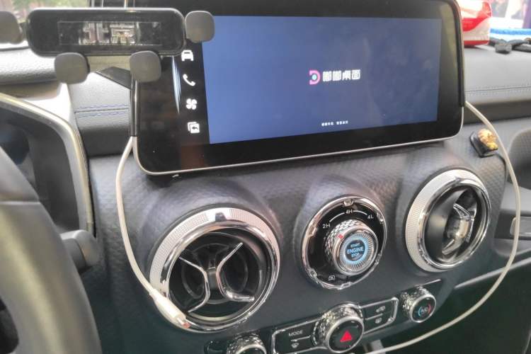 Used BAIC Off-Road BJ40 2023 2.0D Automatic Four-Wheel Drive Blade Hero Edition Adventurer Type Audio And AC Panel
