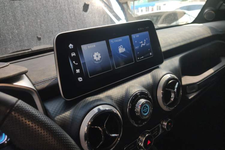Used BAIC Off-Road BJ40 2023 2.0T Automatic Four-Wheel Drive Urban Hunter Edition Prestige Version Audio And AC Panel