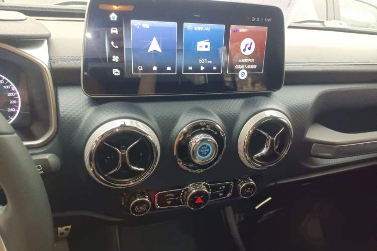 Used BAIC Off-Road BJ40 2023 2.0T Automatic Four-Wheel Drive Urban Hunter Edition Chivalrous Type Audio And AC Panel