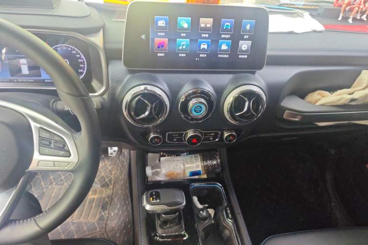 Used BAIC Off-Road BJ40 2023 2.0D Automatic Four-Wheel Drive Blade Hero Edition Adventurer Type Audio And AC Panel