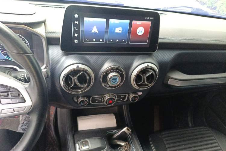Used BAIC Off-Road BJ40 2023 2.0D Automatic Four-Wheel Drive Blade Hero Edition Adventurer Type Audio And AC Panel