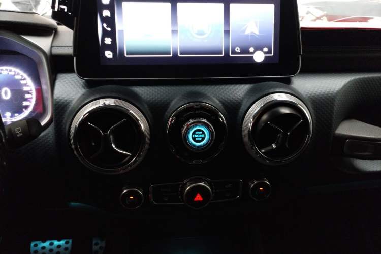 Used BAIC Off-Road BJ40 2023 2.0T Automatic Four-Wheel Drive Urban Hunter Edition Chivalrous Type Audio And AC Panel