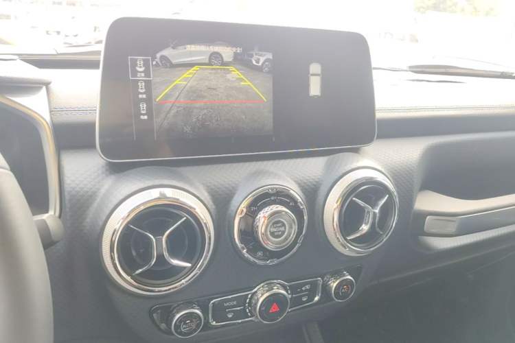 Used BAIC Off-Road BJ40 2023 2.0T Automatic Four-Wheel Drive Urban Hunter Edition Chivalrous Type Audio And AC Panel