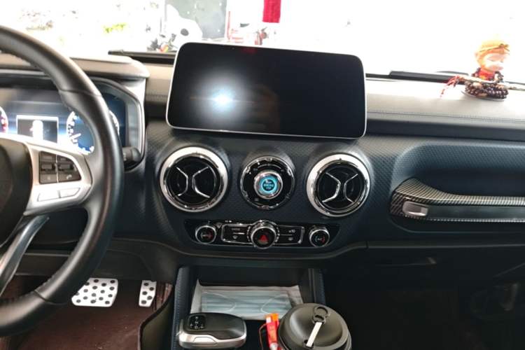 Used BAIC Off-Road BJ40 2023 2.0T Automatic Four-Wheel Drive Urban Hunter Edition Chivalrous Type Audio And AC Panel