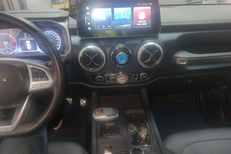 Used BAIC Off-Road BJ40 2023 2.0D Automatic Four-Wheel Drive Blade Hero Edition Adventurer Type Audio And AC Panel